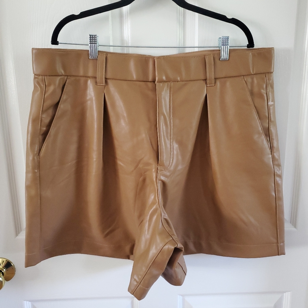 Abercrombie & Fitch Tan Vegan Leather Women Shorts. NWT. #MP